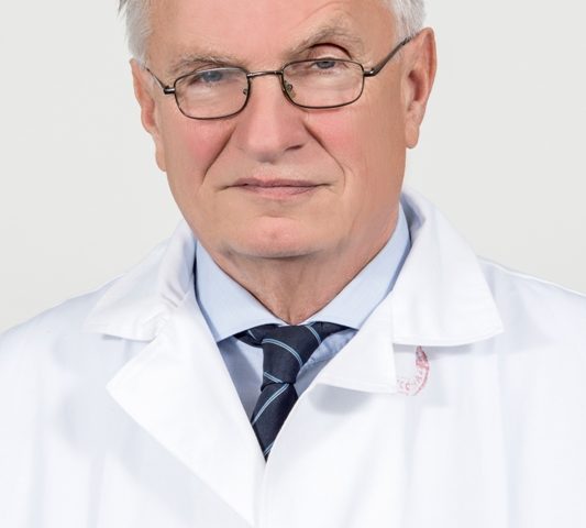 Dr. Dombi J Péter orvosigazgató